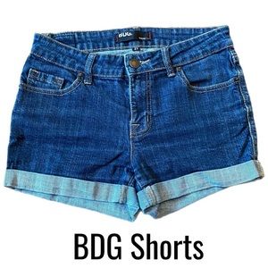 Urban Outfitters BDG Shortie Shorts Blue Denim Cuffed Hem Women’s Size 27